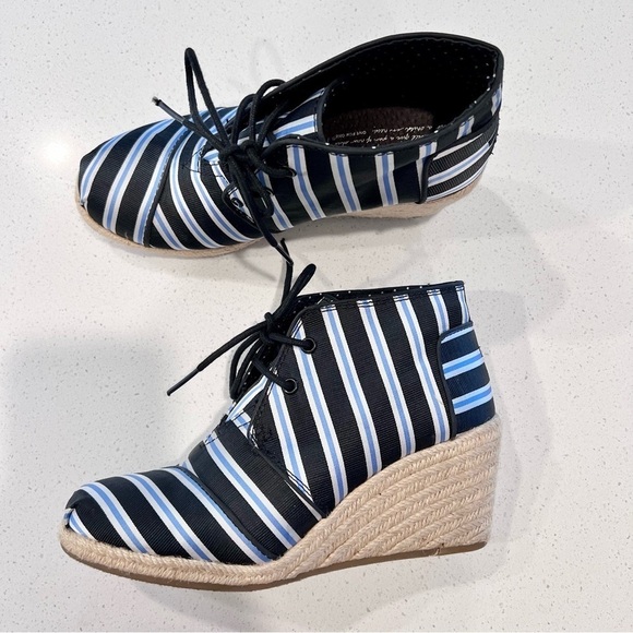 Toms + Tabitha Simmons Designer Desert Wedges Size 7.5 Pinstripe Business Casual - Picture 1 of 11